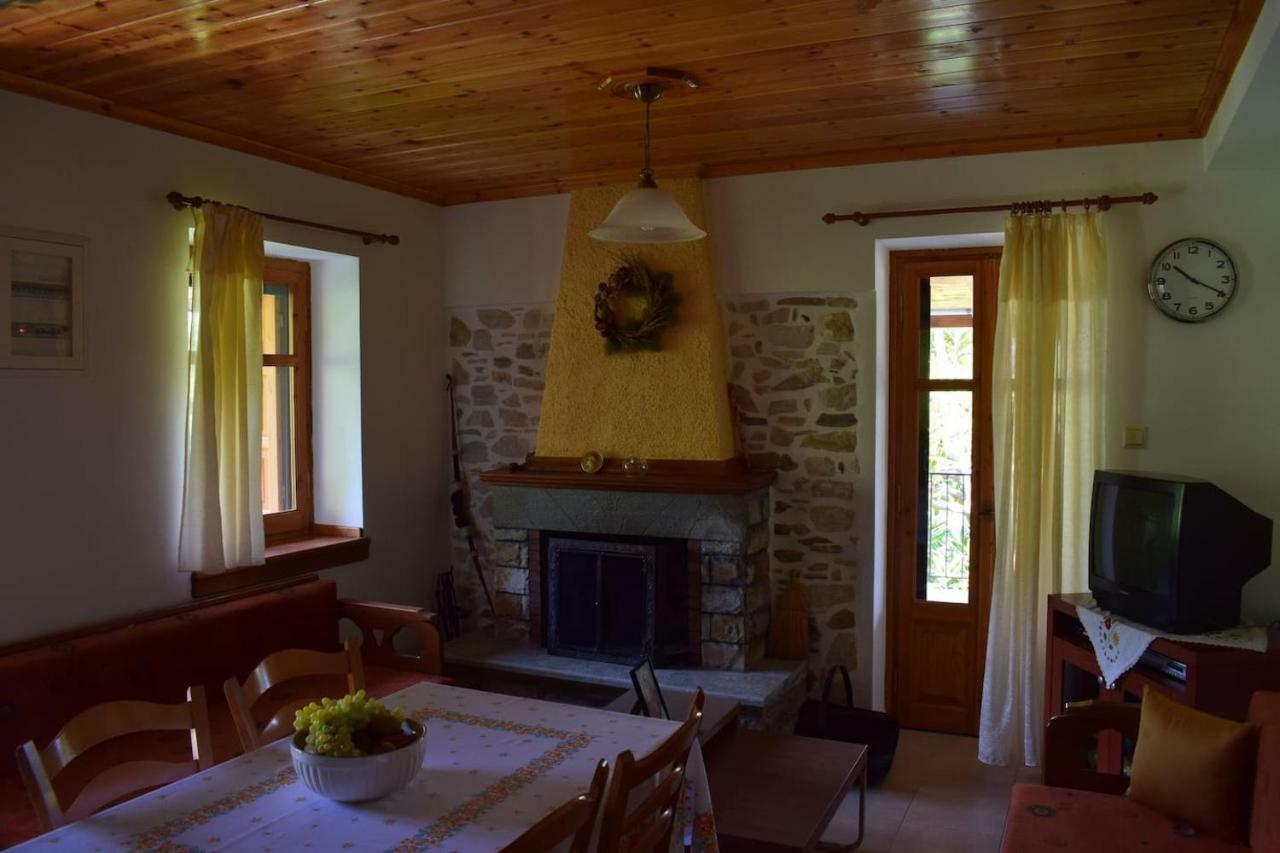 Holiday Home Dionysis Хорефто Экстерьер фото
