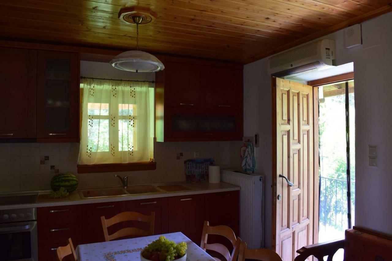 Holiday Home Dionysis Хорефто Экстерьер фото