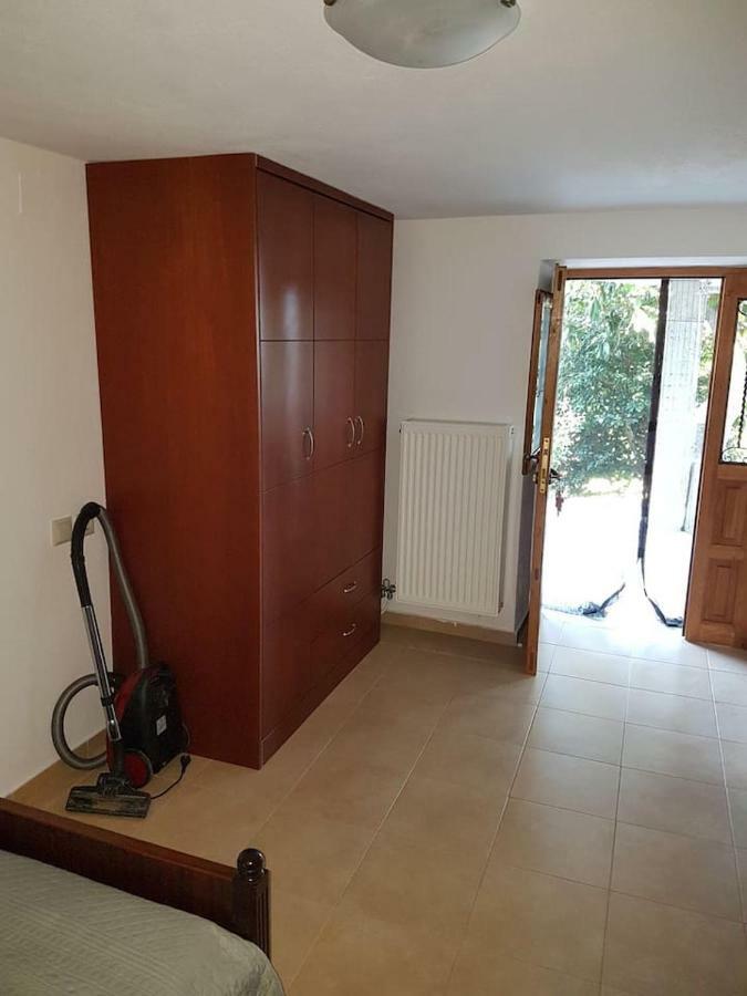 Holiday Home Dionysis Хорефто Экстерьер фото