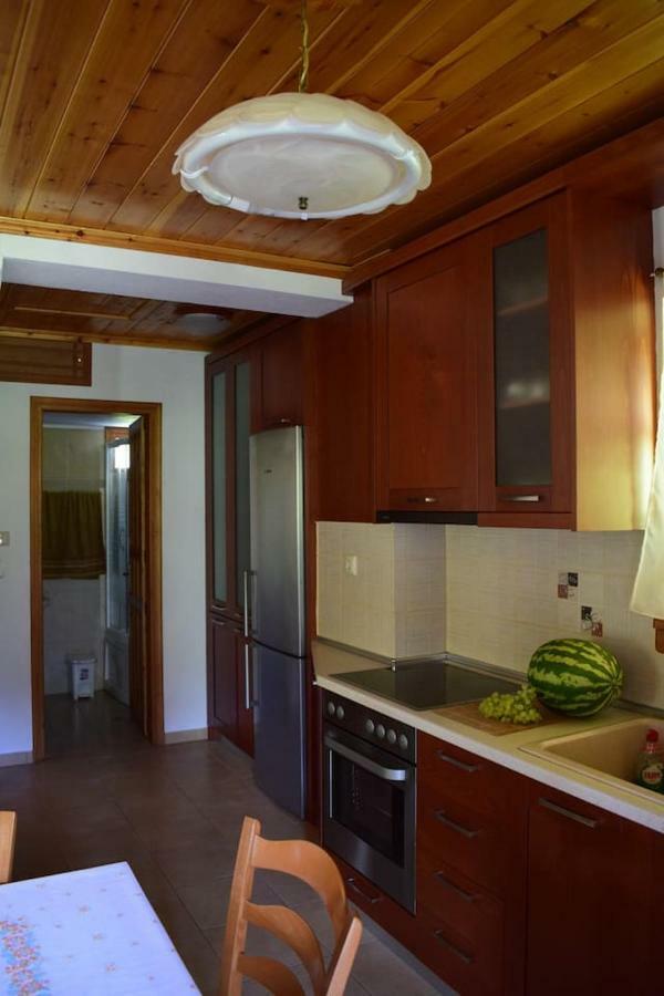 Holiday Home Dionysis Хорефто Экстерьер фото