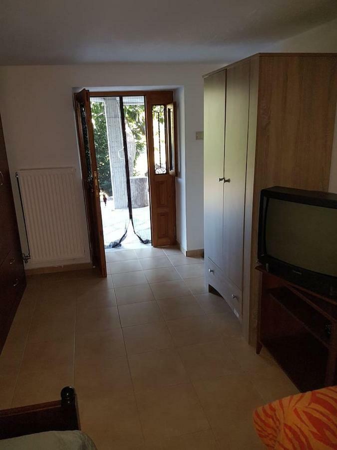 Holiday Home Dionysis Хорефто Экстерьер фото
