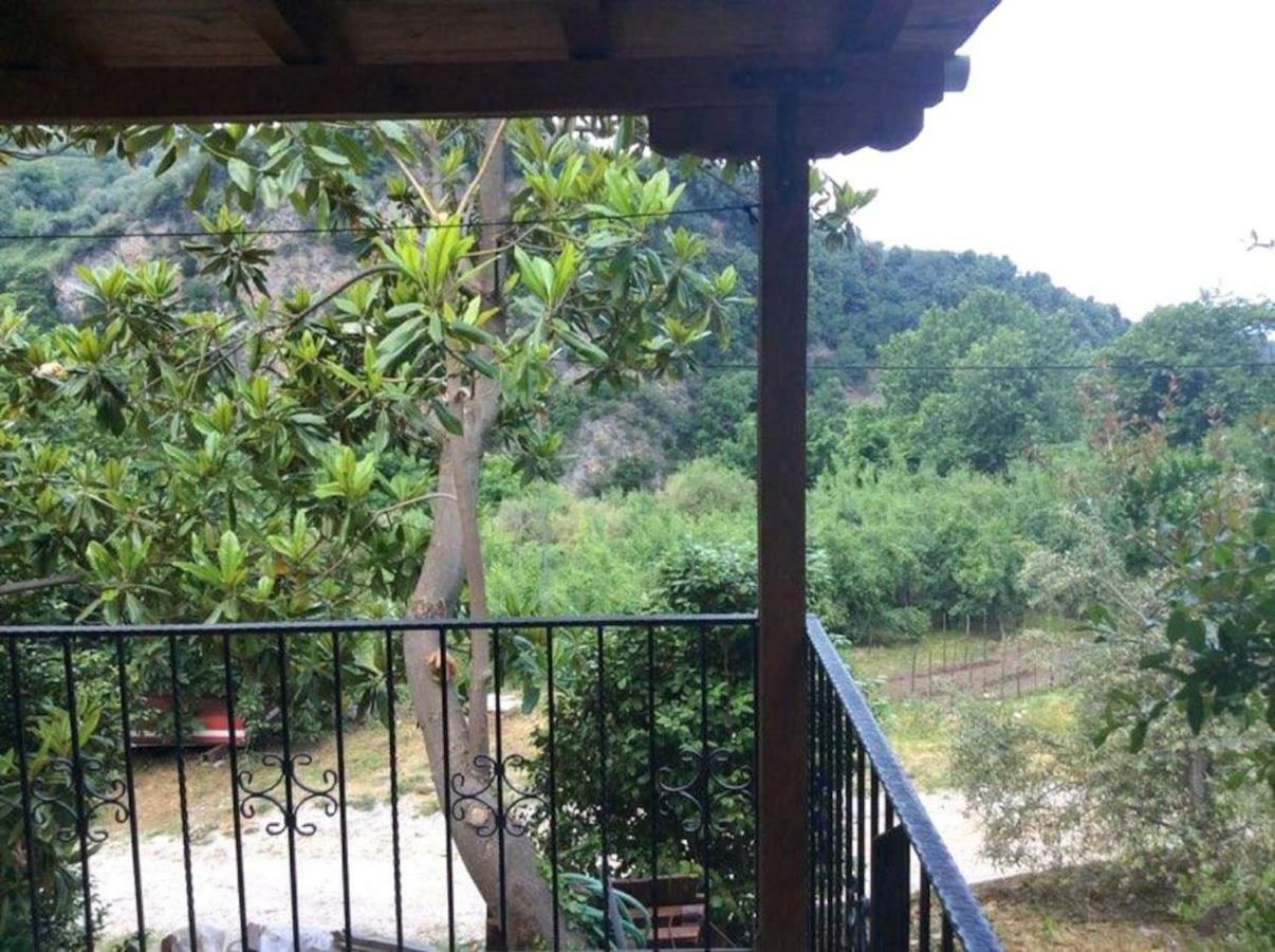 Holiday Home Dionysis Хорефто Экстерьер фото