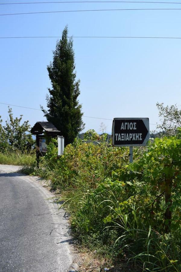 Holiday Home Dionysis Хорефто Экстерьер фото